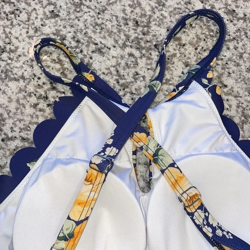 Cupshe Floral Scalloped Swimsuit Woman's Size‎ S